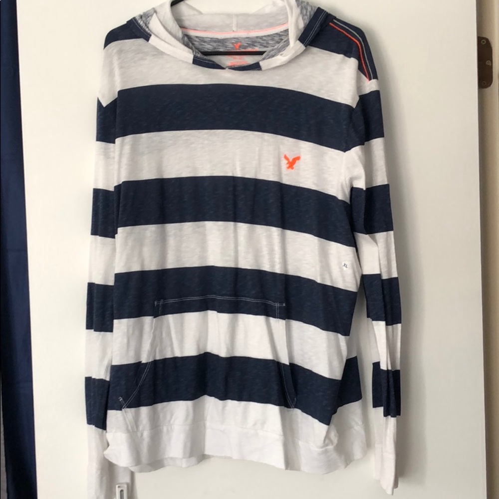 lightweight hooded shirt